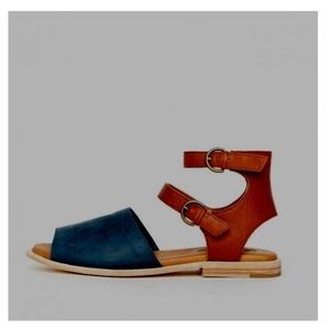Gee Wawa Navy Whiskey Lily Too Bi Color Leather Sandals